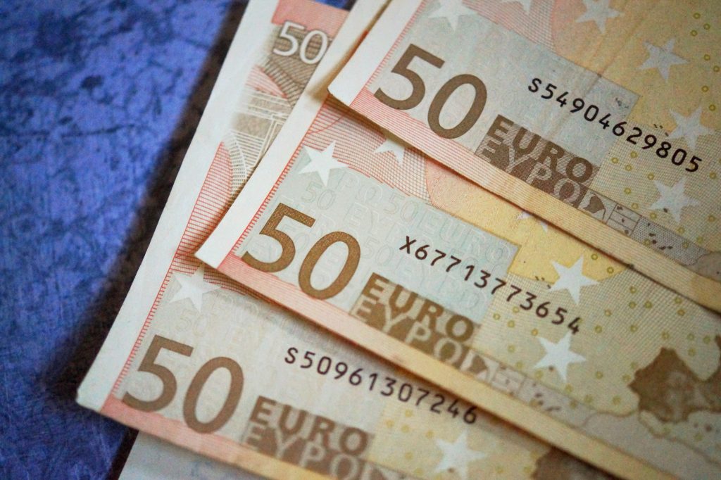 FOTO-EUROS-1024×682 Imagen de billetes de 50 euros
